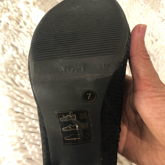 Shoes - Picture 4 of 5